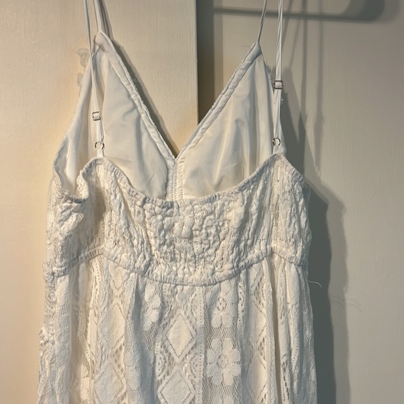 White Boho style lace overlay beachhead dress - Picture 4 of 5